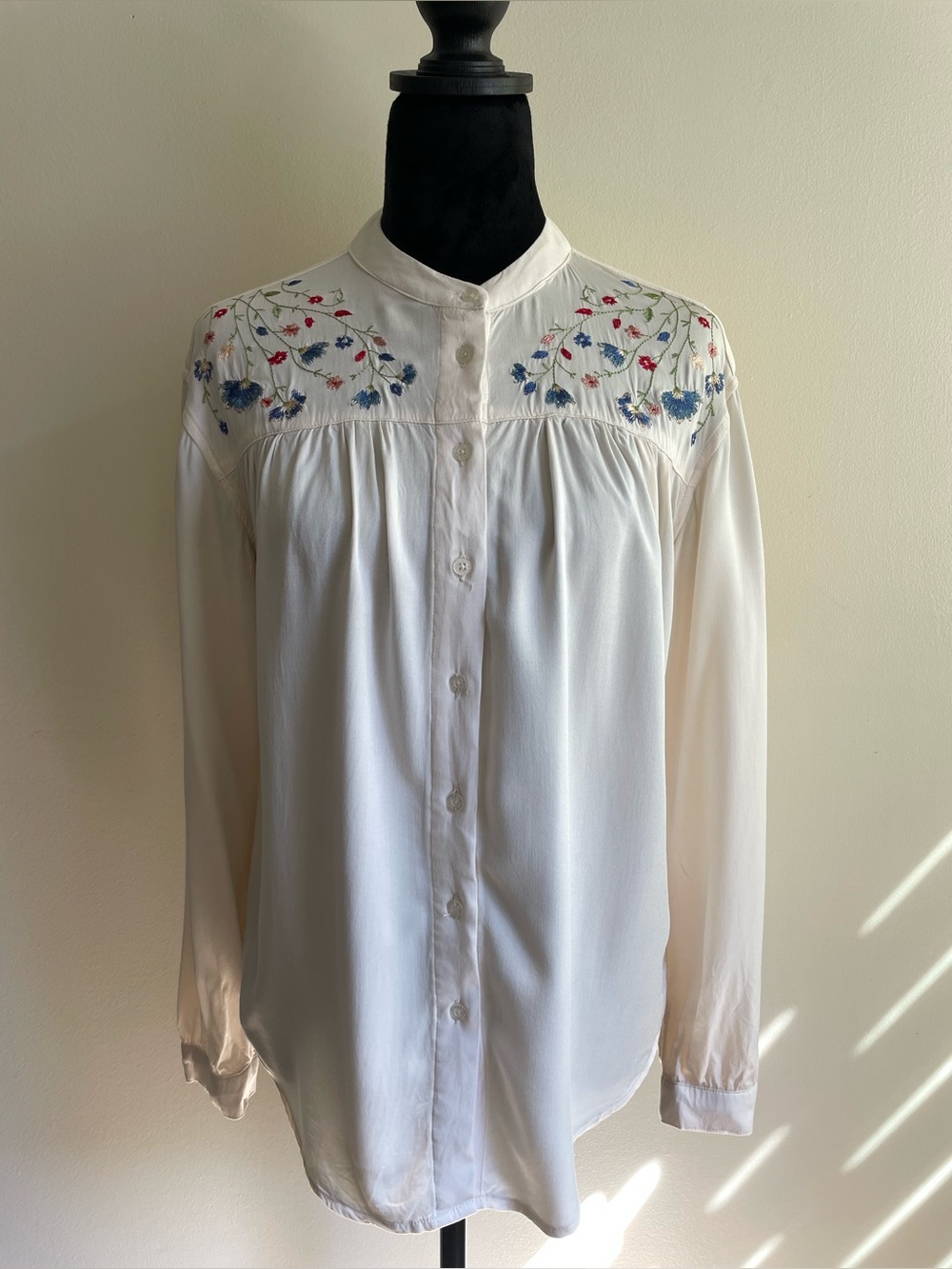 Max Cocos Embroidered Floral Rayon Blouse Ivory Mandarin Collar Size M